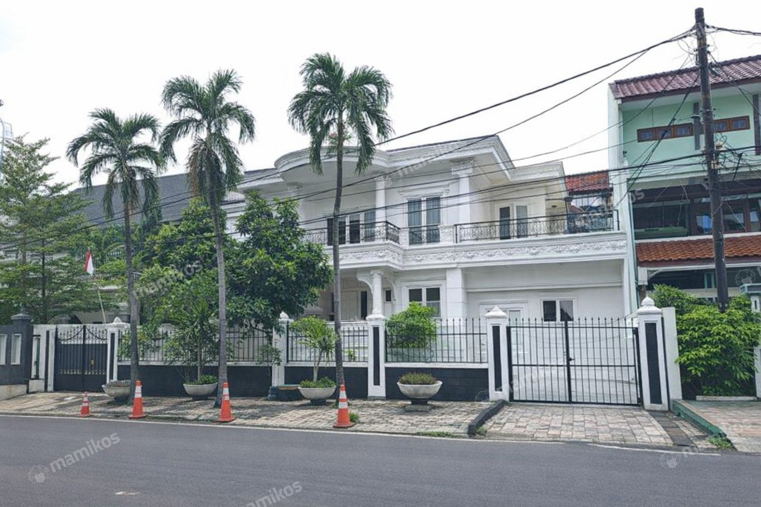 Rumah Sertifikat SHM 4 Kamar Tidur 3 Kamar Mandi Pondok Indah Jakarta Selatan