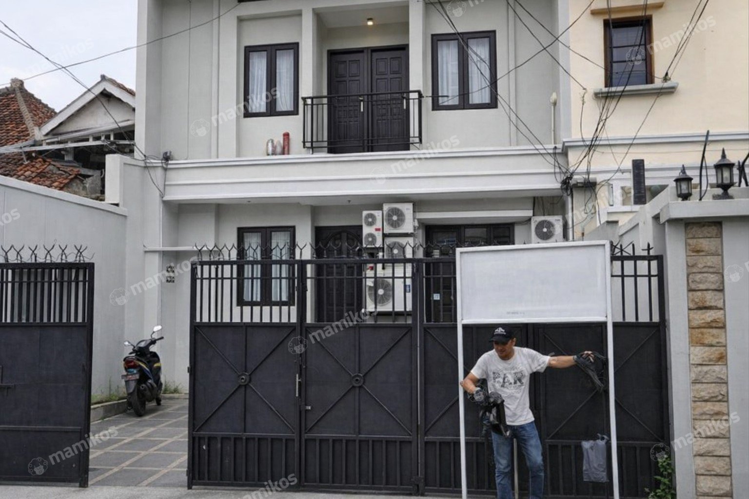 Rumah Sertifikat SHM 14 Kamar Tidur 14 Kamar Mandi Gandaria Jakarta Selatan