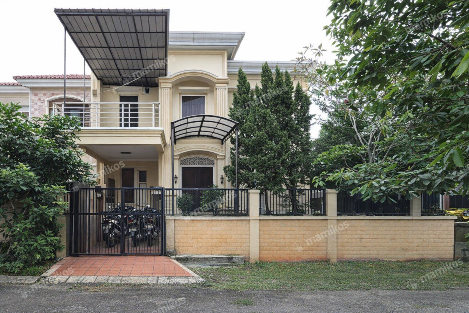 Rumah Sertifikat HGB 4 Kamar Tidur 4 Kamar Mandi Citra Grand Jakarta Timur