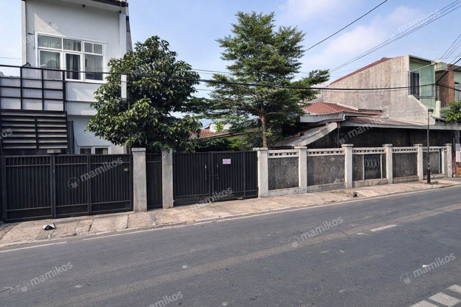 Rumah Sertifikat SHM 10 Kamar Tidur 6 Kamar Mandi Kebon Jeruk Jakarta Barat