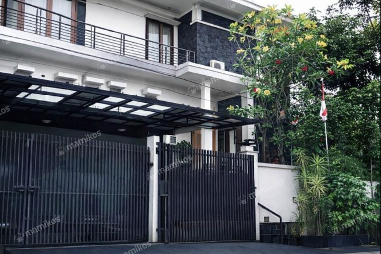 Rumah Sertifikat SHM 5 Kamar Tidur 5 Kamar Mandi Green Ville Jakarta Barat