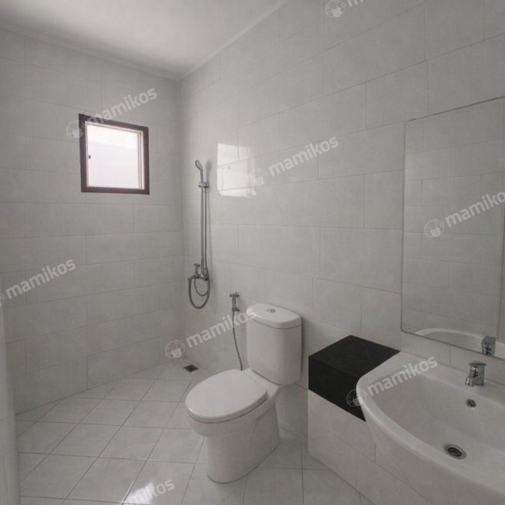 Rumah Sertifikat SHM 4 Kamar Tidur 3 Kamar Mandi Green Lake City Jakarta Barat - Photo 4