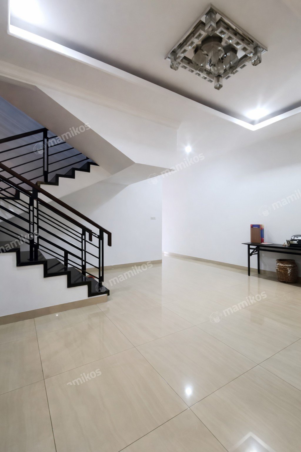 Rumah Sertifikat SHM 5 Kamar Tidur 5 Kamar Mandi Pantai Indah Kapuk Jakarta Utara - Photo 3