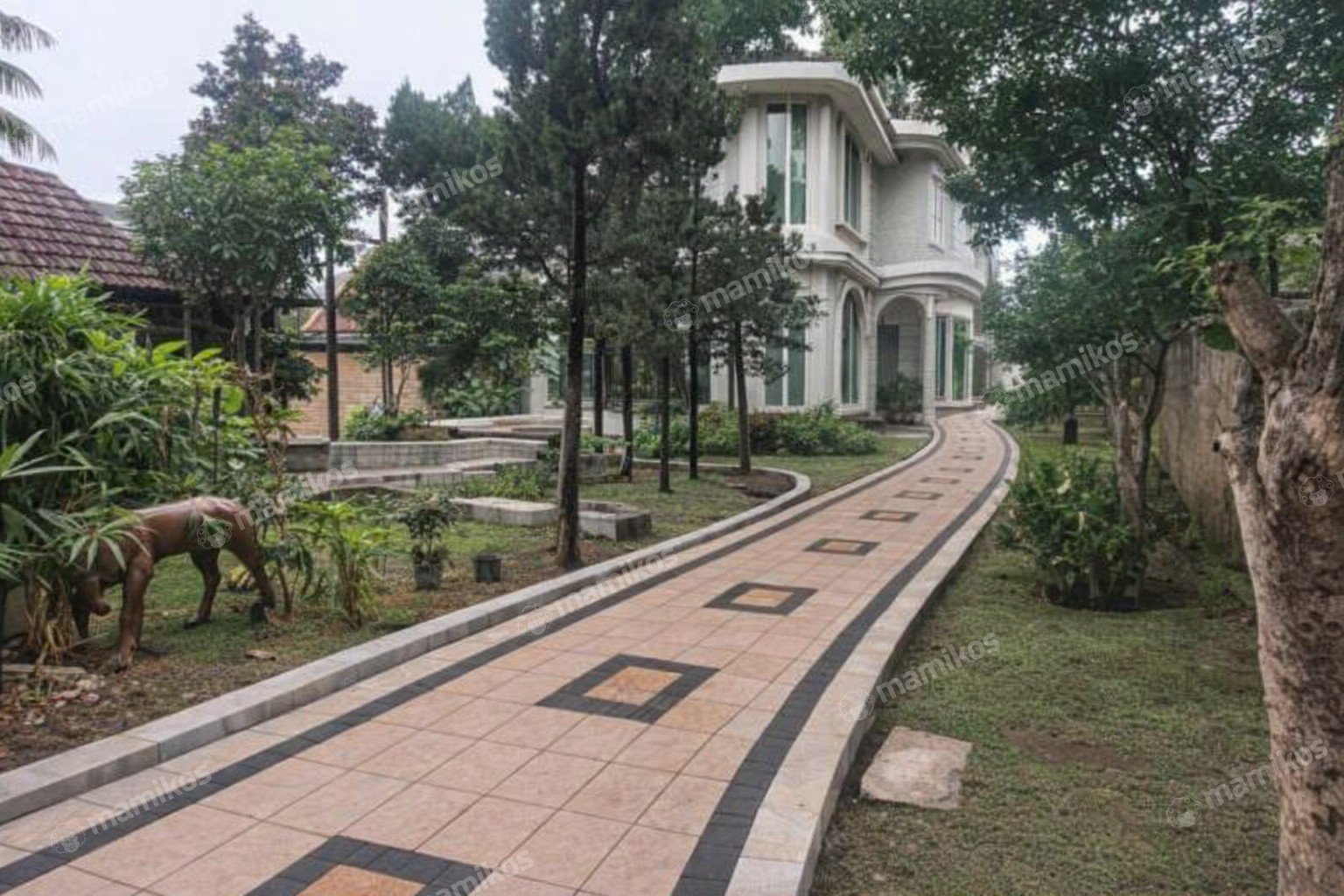 Rumah Sertifikat SHM 5 Kamar Tidur 5 Kamar Mandi Cipedak Jakarta Selatan - Photo 2