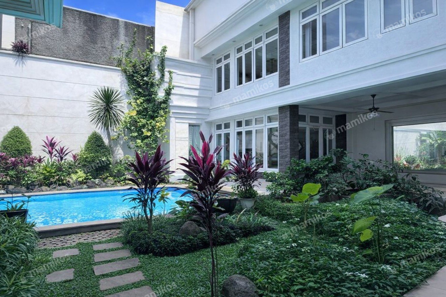 Rumah Sertifikat SHM 6 Kamar Tidur 6 Kamar Mandi Kemang Jakarta Selatan