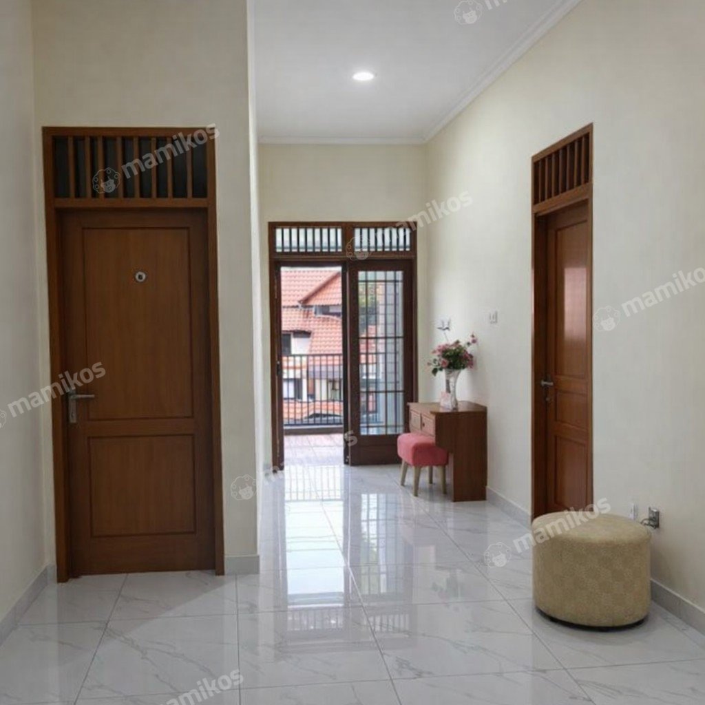 Rumah Sertifikat SHM 6 Kamar Tidur 5 Kamar Mandi Duren Sawit Jakarta Timur - Photo 2