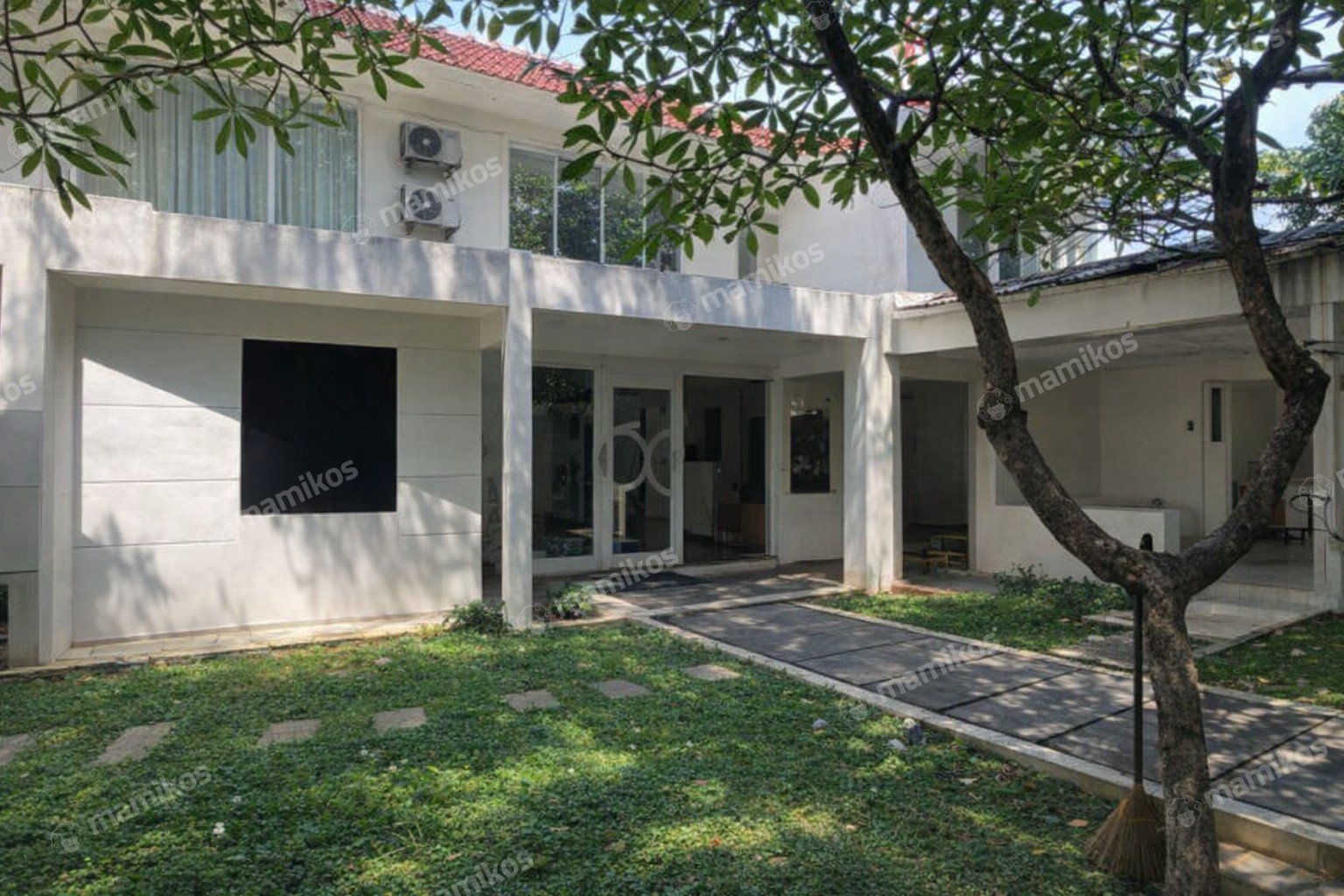 Rumah Sertifikat SHM 9 Kamar Tidur 4 Kamar Mandi Kebayoran Baru Jakarta Selatan