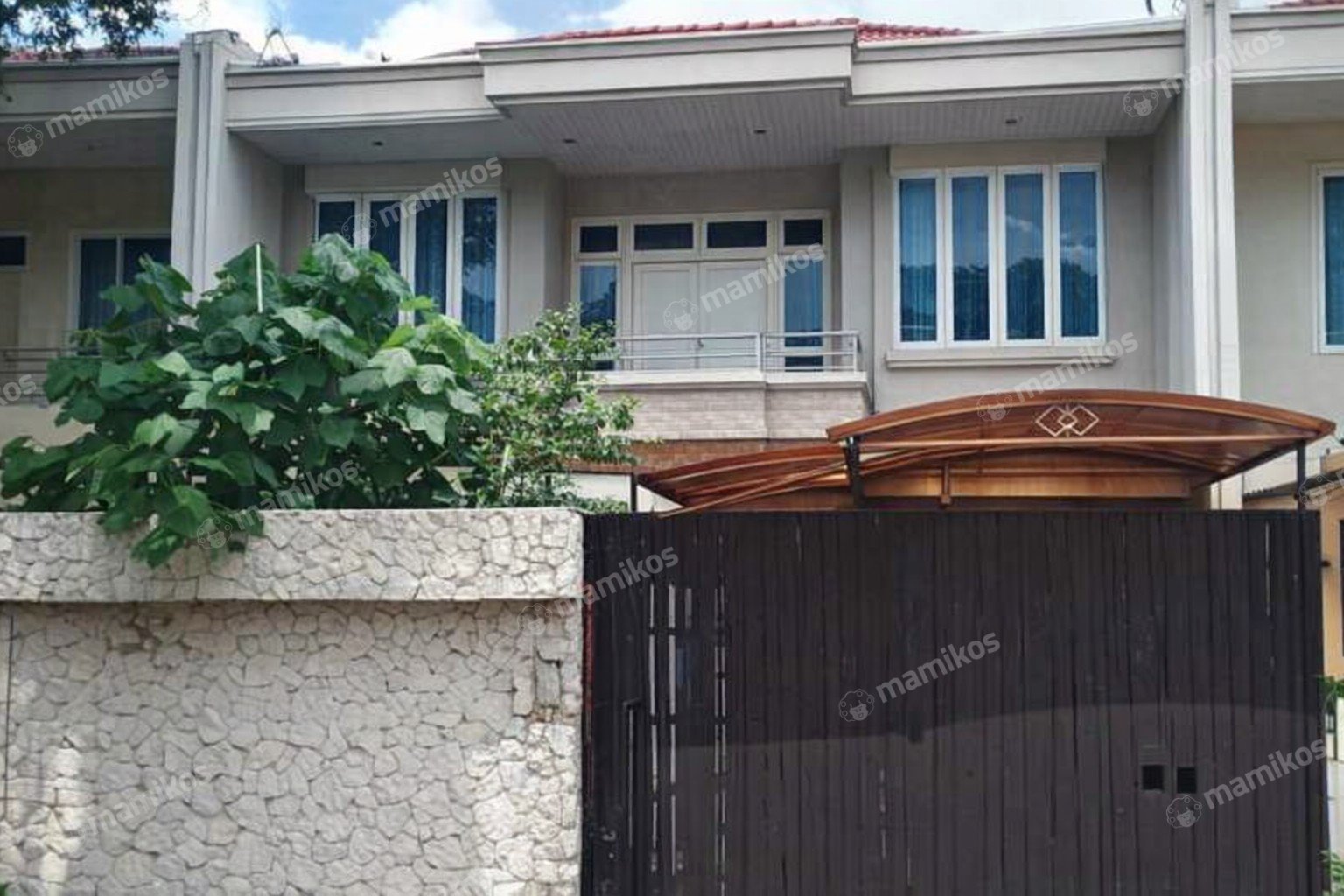 Rumah Sertifikat SHM 4 Kamar Tidur 4 Kamar Mandi Meruya Jakarta Barat