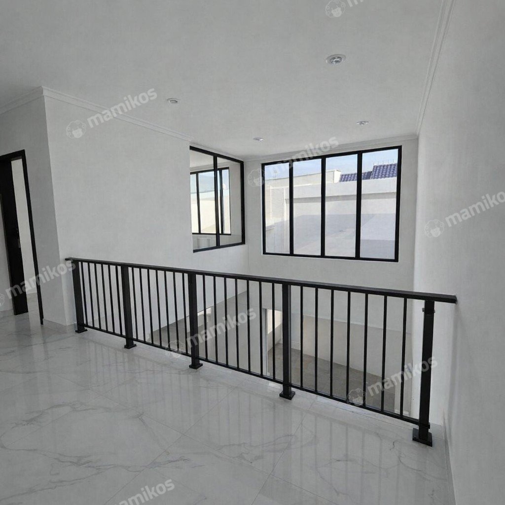 Rumah Sertifikat PPJB 4 Kamar Tidur 3 Kamar Mandi Pantai Indah Kapuk 2 Jakarta Utara - Photo 2