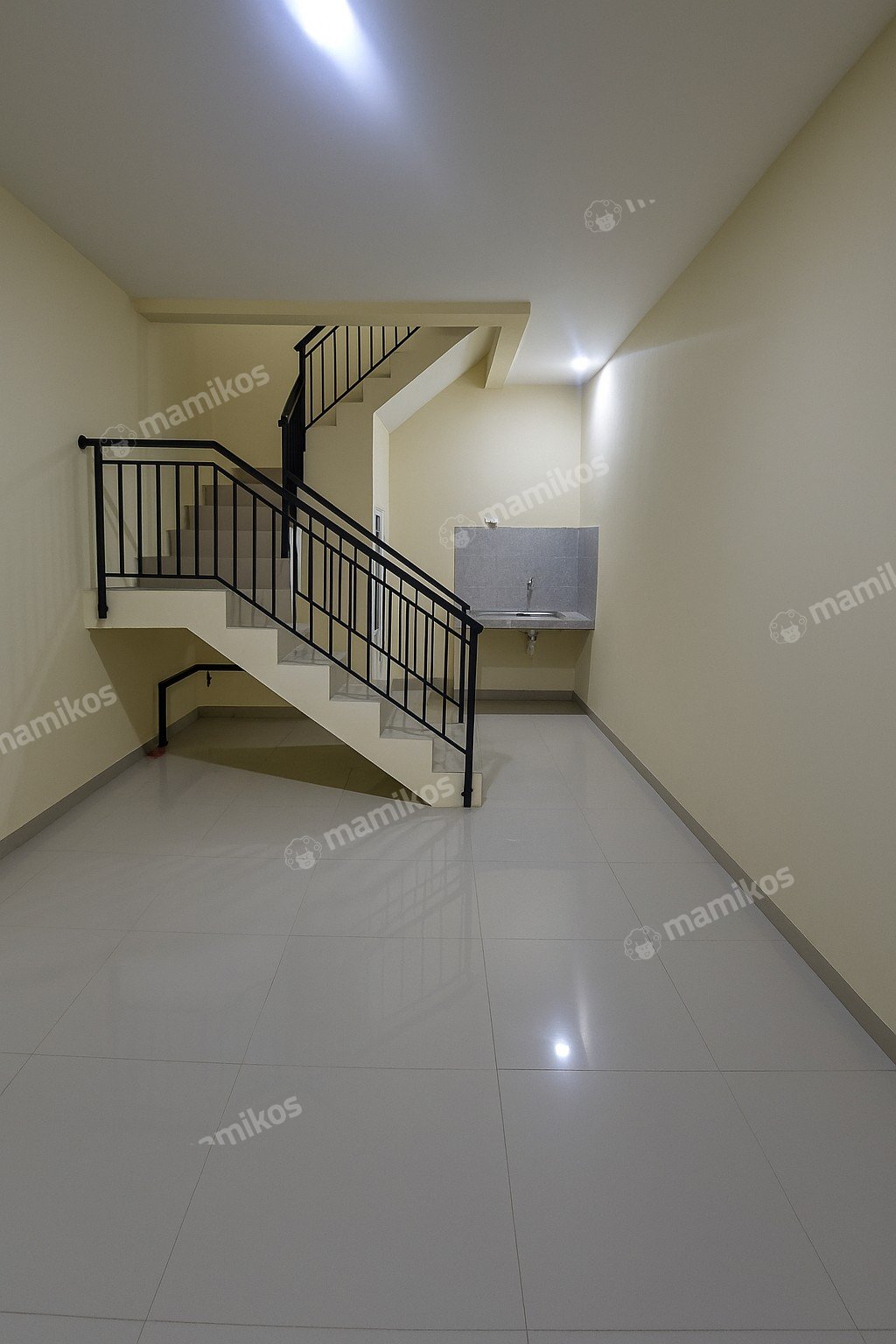 Rumah Sertifikat SHM 3 Kamar Tidur 3 Kamar Mandi Tanjung Duren Jakarta Barat - Photo 3