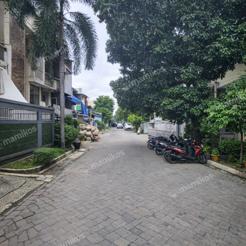 Rumah Sertifikat SHM 3 Kamar Tidur 3 Kamar Mandi Taman Palem Jakarta Barat - Photo 4
