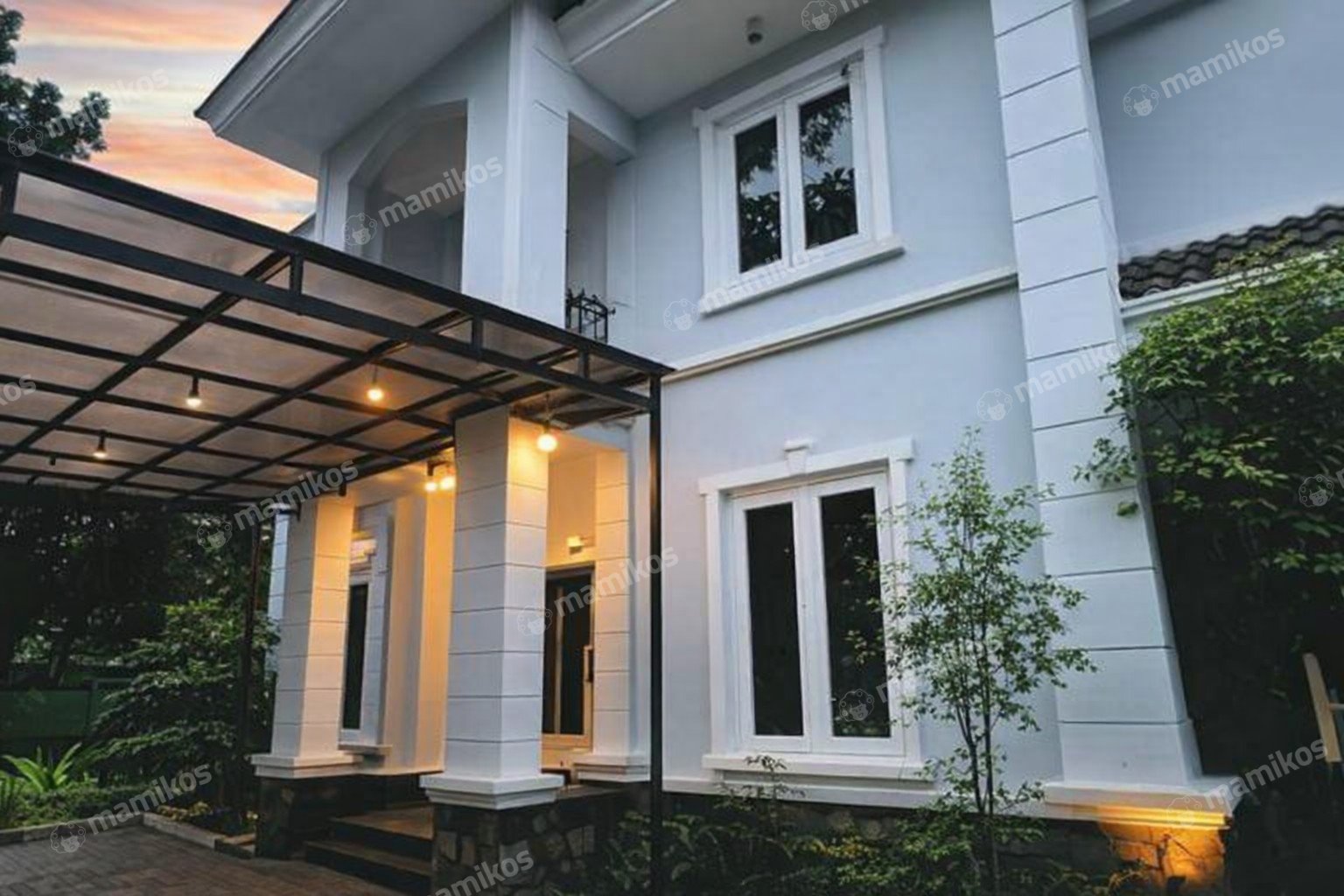 Rumah Sertifikat SHM 9 Kamar Tidur 6 Kamar Mandi Kebayoran Baru Jakarta Selatan