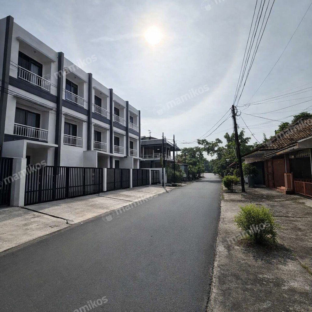 Rumah Sertifikat SHM 5 Kamar Tidur 4 Kamar Mandi Tanjung Duren Jakarta Barat - Photo 4