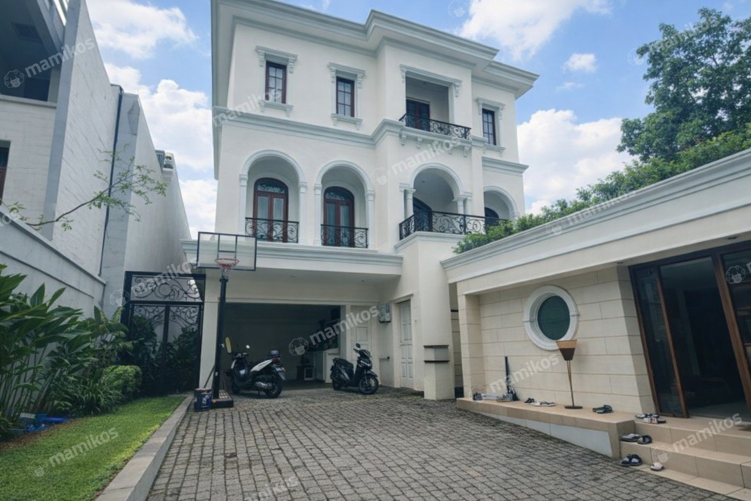 Rumah Sertifikat SHM 5 Kamar Tidur 4 Kamar Mandi Pondok Indah Jakarta Selatan