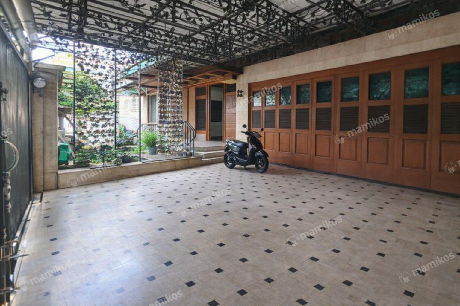 Rumah Sertifikat SHM 5 Kamar Tidur 4 Kamar Mandi Gudang Peluru Jakarta Selatan