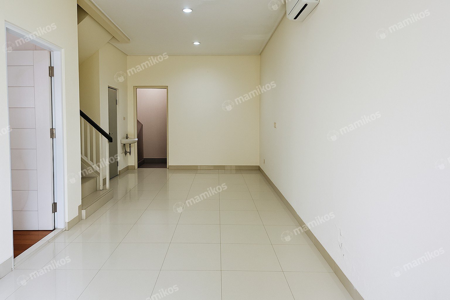 Rumah Sertifikat SHM 3 Kamar Tidur 3 Kamar Mandi Green Lake City Jakarta Barat