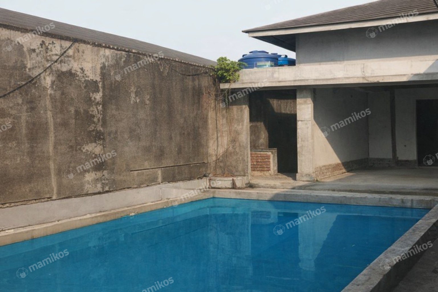 Rumah Sertifikat HGB 4 Kamar Tidur 3 Kamar Mandi Intercon Jakarta Barat