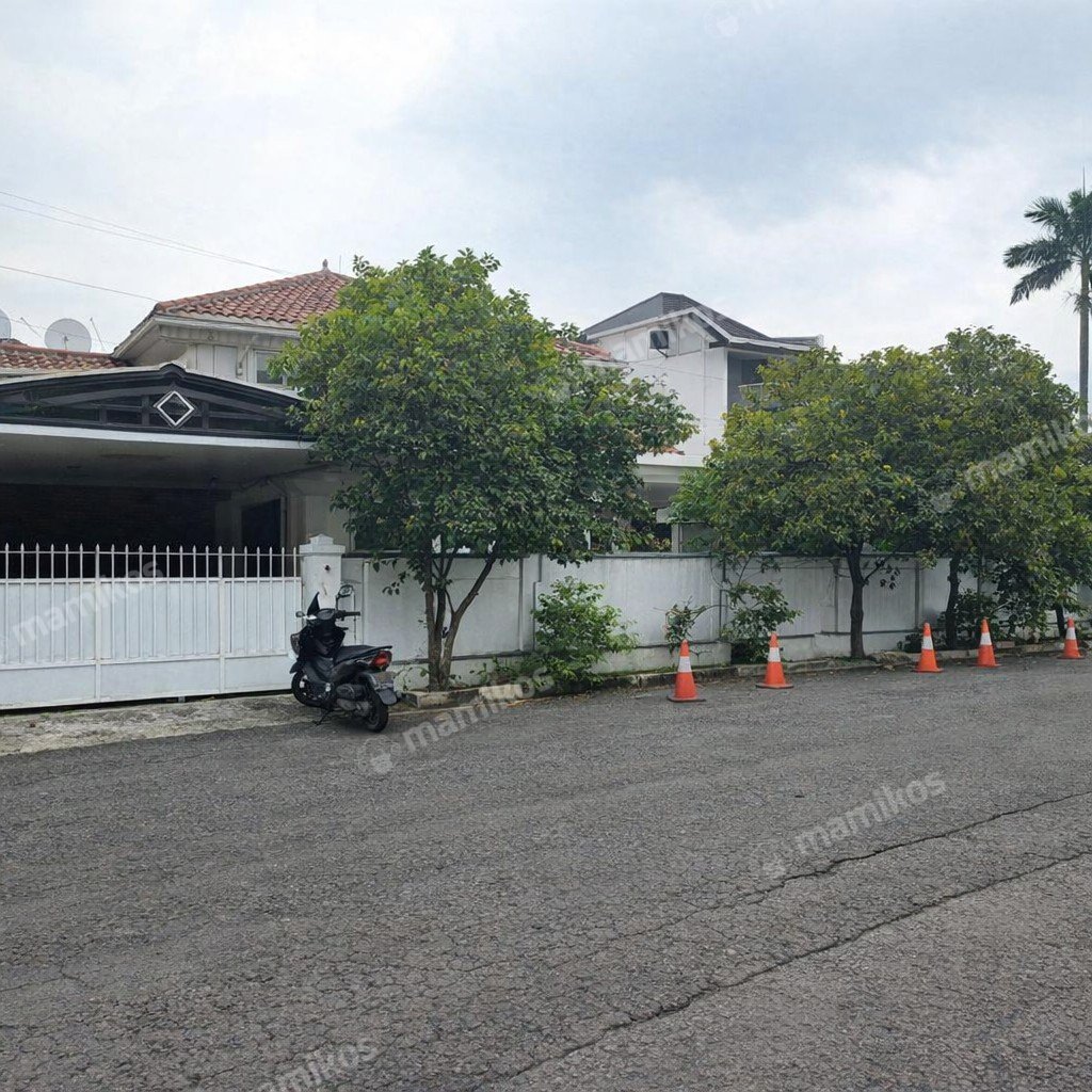 Rumah Sertifikat SHM 4 Kamar Tidur 4 Kamar Mandi Lebak Bulus Jakarta Selatan - Photo 2