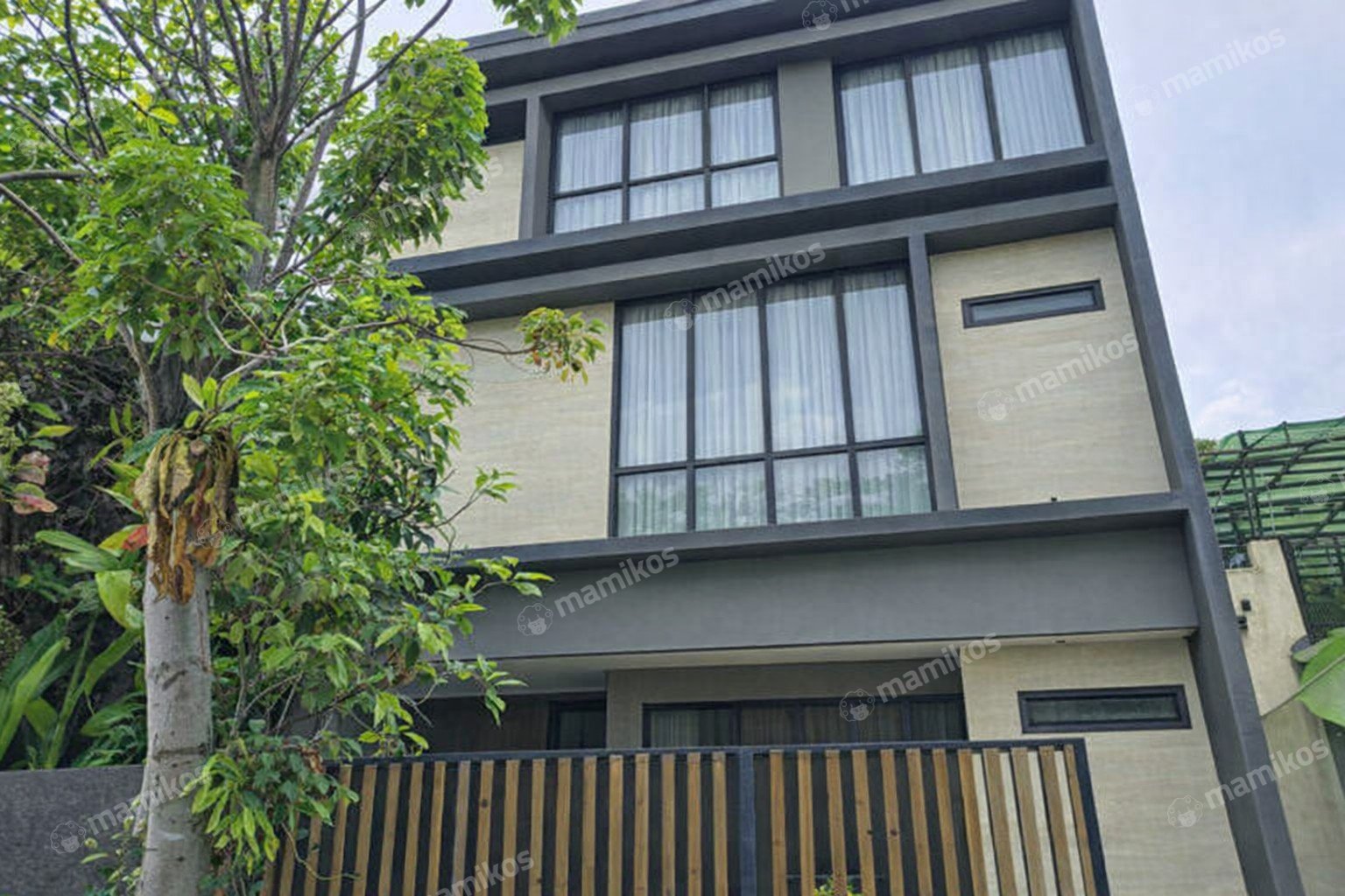 Rumah 6KT 6KM Permata Buana Jakarta Barat