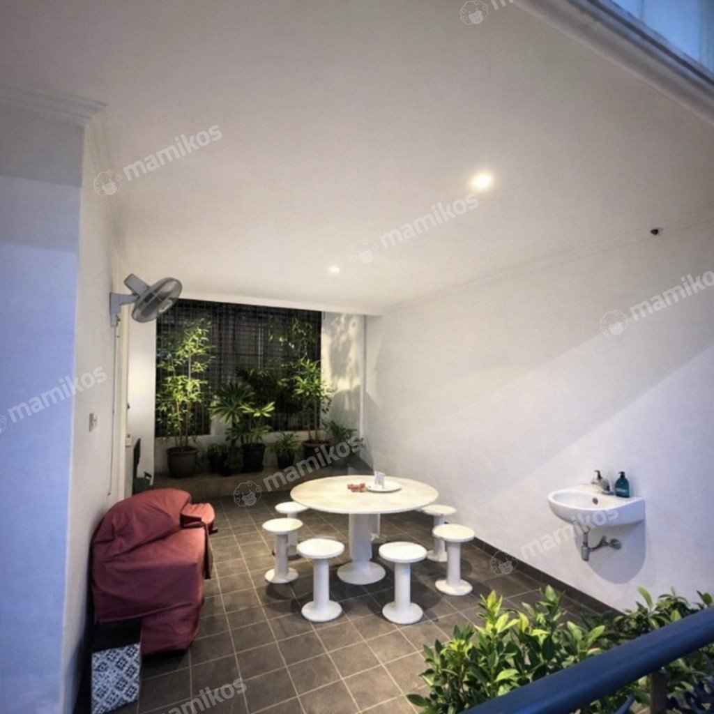 Rumah Sertifikat SHM 5 Kamar Tidur 5 Kamar Mandi Permata Buana Jakarta Barat - Photo 2