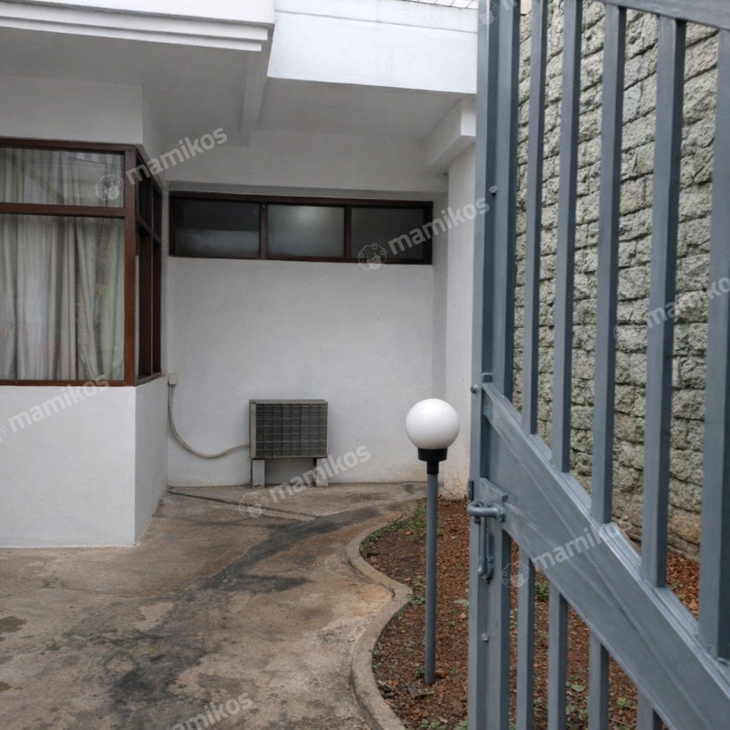 Rumah Sertifikat SHM 6 Kamar Tidur 4 Kamar Mandi Intercon Jakarta Barat - Photo 2