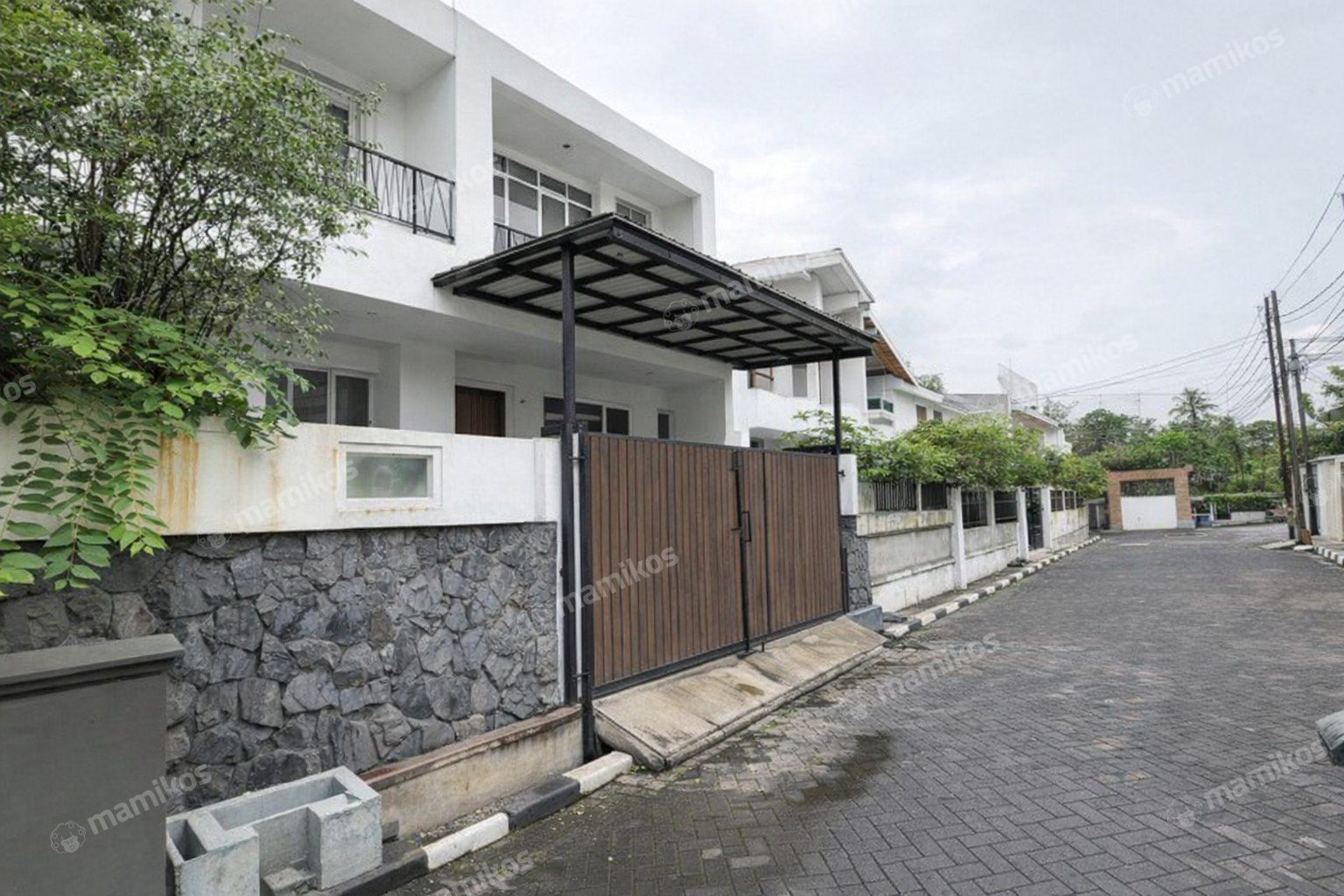 Rumah Sertifikat SHM 4 Kamar Tidur 4 Kamar Mandi Tanjung Duren Jakarta Barat