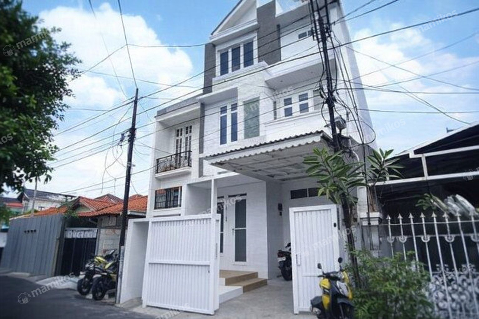 Rumah Sertifikat SHM 4 Kamar Tidur 4 Kamar Mandi Tebet Jakarta Selatan
