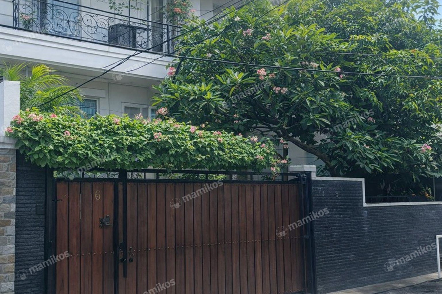 Rumah Sertifikat SHM 5 Kamar Tidur 4 Kamar Mandi Kemanggisan Jakarta Barat