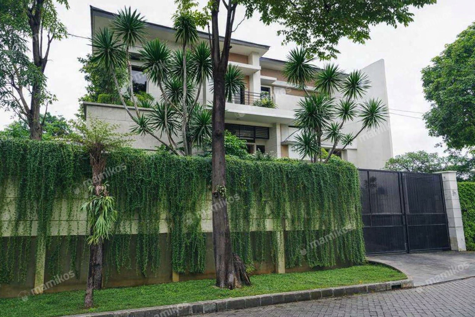 Rumah Sertifikat SHM 4 Kamar Tidur 3 Kamar Mandi Kebon Jeruk Jakarta Barat