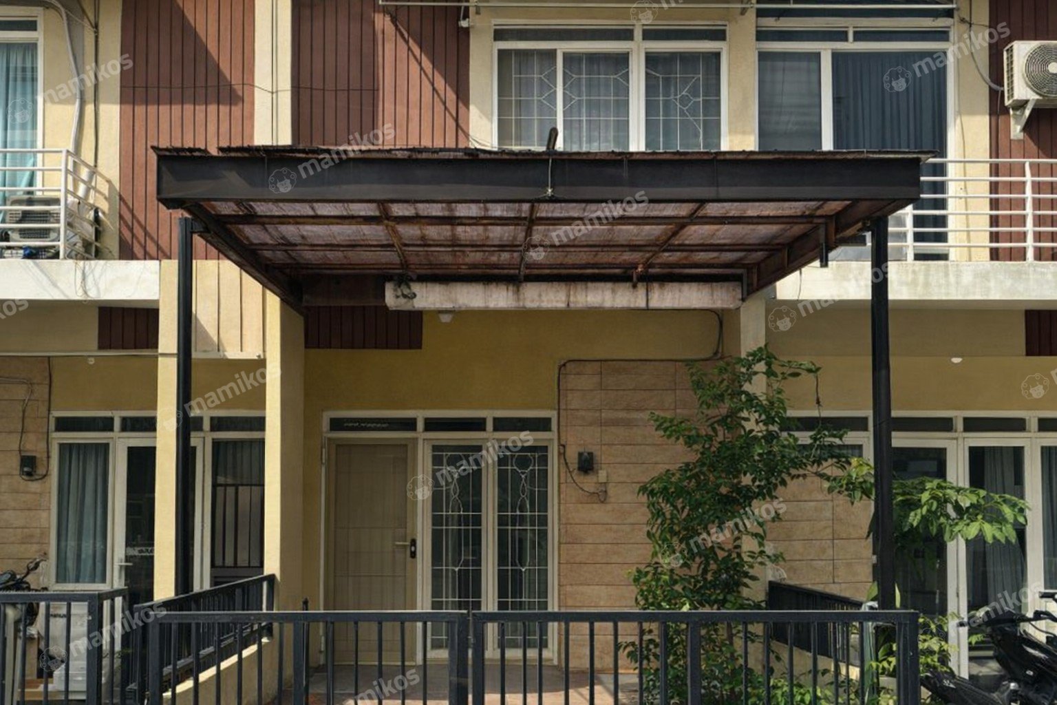 Rumah Sertifikat SHM 2 Kamar Tidur 2 Kamar Mandi Taman Surya Jakarta Barat