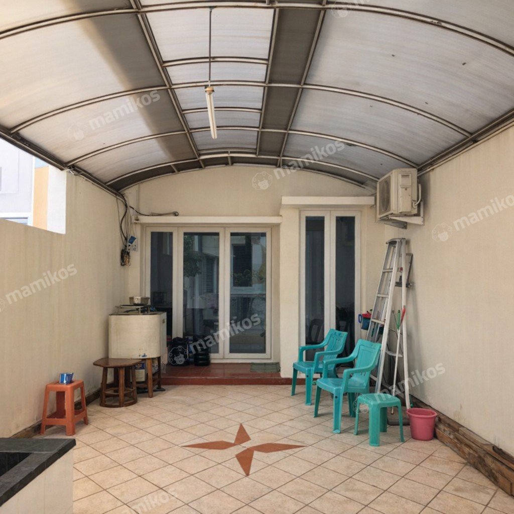 Rumah Sertifikat SHM 4 Kamar Tidur 3 Kamar Mandi Taman Ratu Jakarta Barat - Photo 2