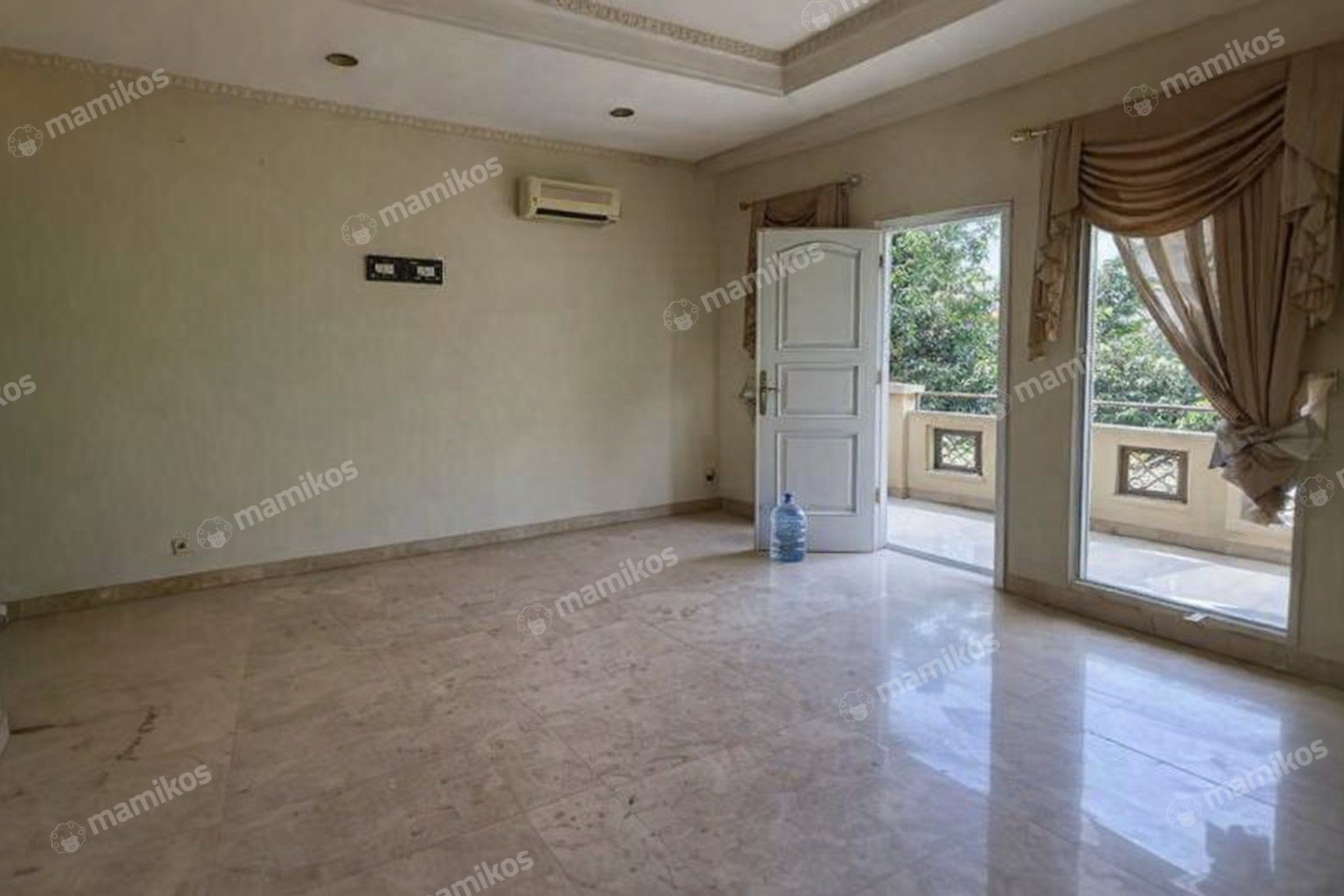 Rumah Sertifikat SHM 5 Kamar Tidur 4 Kamar Mandi Bojong Indah Jakarta Barat
