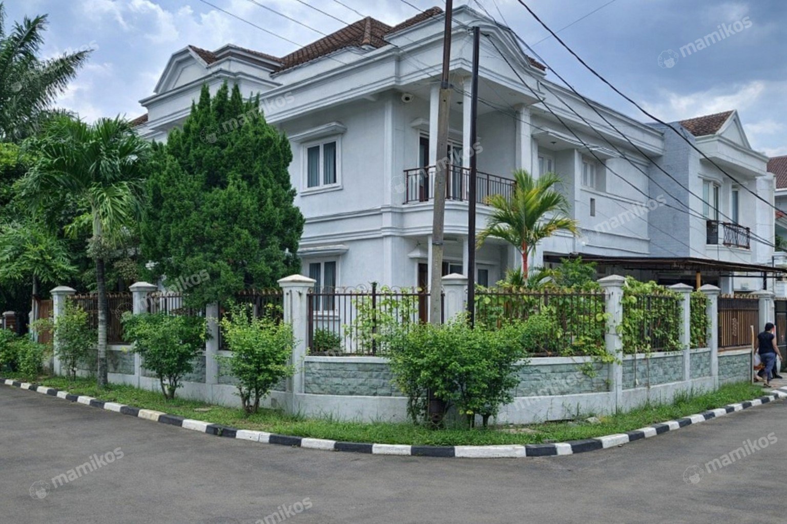 Rumah Sertifikat SHM 6 Kamar Tidur 5 Kamar Mandi Cibubur Jakarta Timur