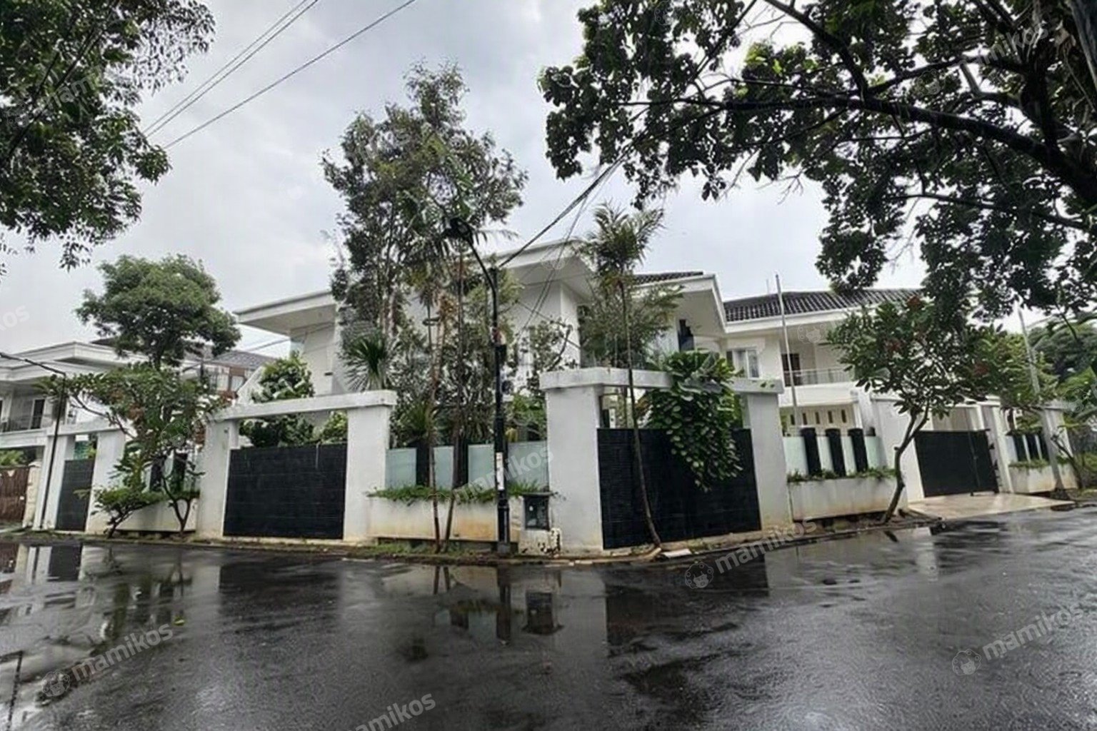 Rumah Sertifikat SHM 6 Kamar Tidur 8 Kamar Mandi Sunter Jakarta Utara