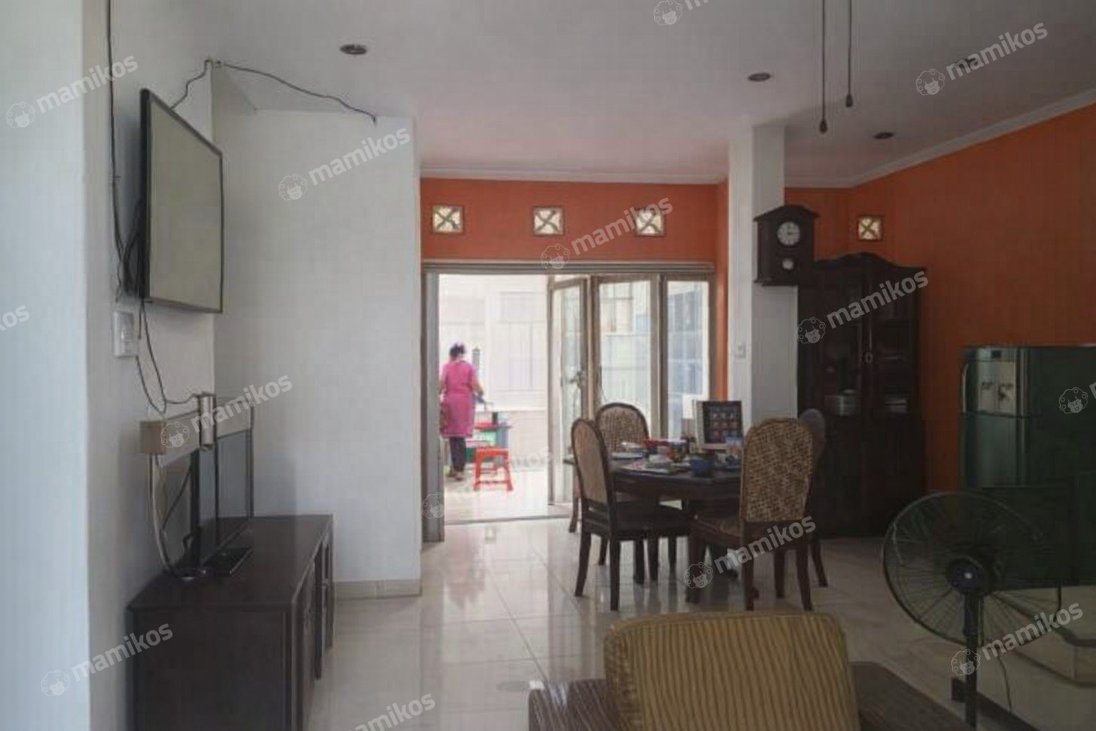Rumah Sertifikat SHM 3 Kamar Tidur 2 Kamar Mandi Kota Wisata Jakarta Timur - Photo 4