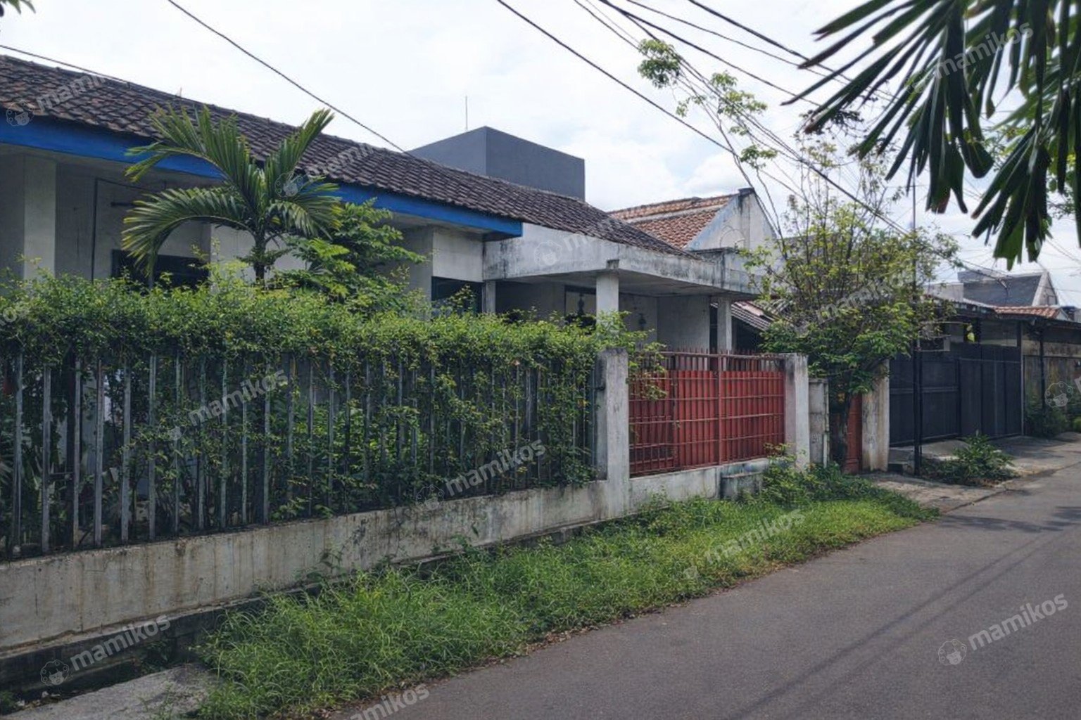 Rumah Sertifikat SHM 4 Kamar Tidur 3 Kamar Mandi Joglo Jakarta Barat - Photo 2