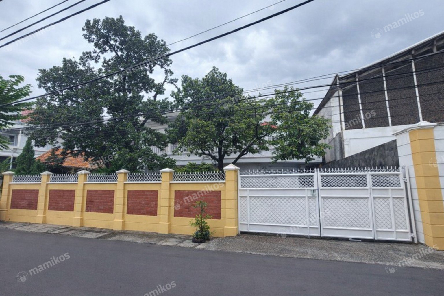 Rumah Sertifikat SHM 6 Kamar Tidur 4 Kamar Mandi Palmerah Jakarta Barat