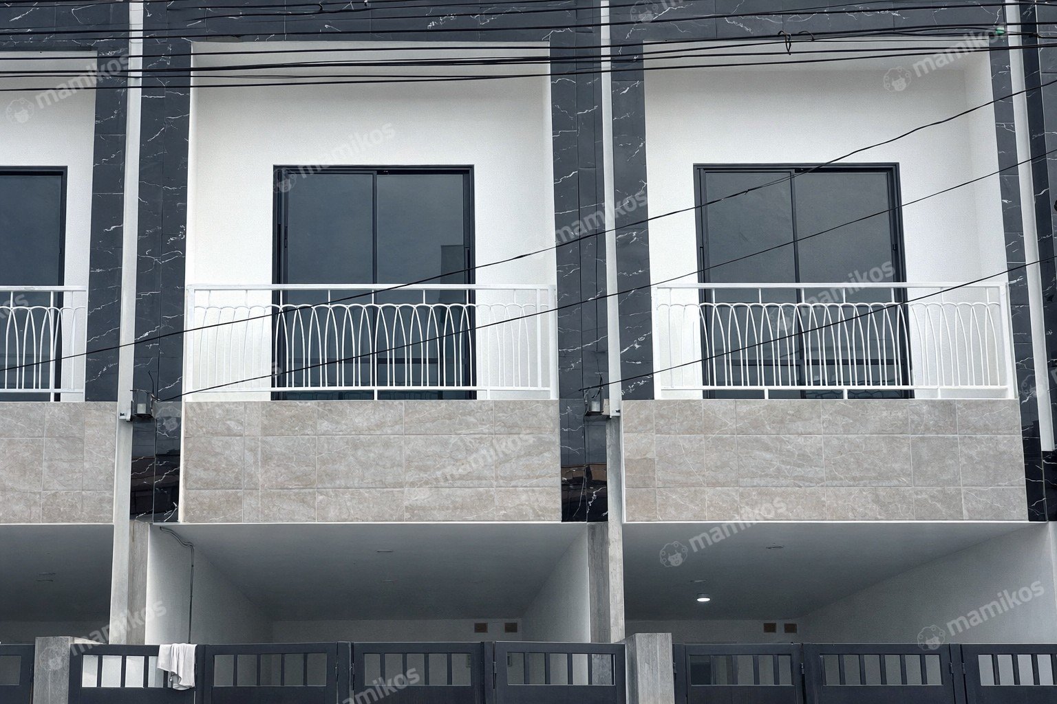 Rumah Sertifikat SHM 4 Kamar Tidur 4 Kamar Mandi Tanjung Duren Jakarta Barat