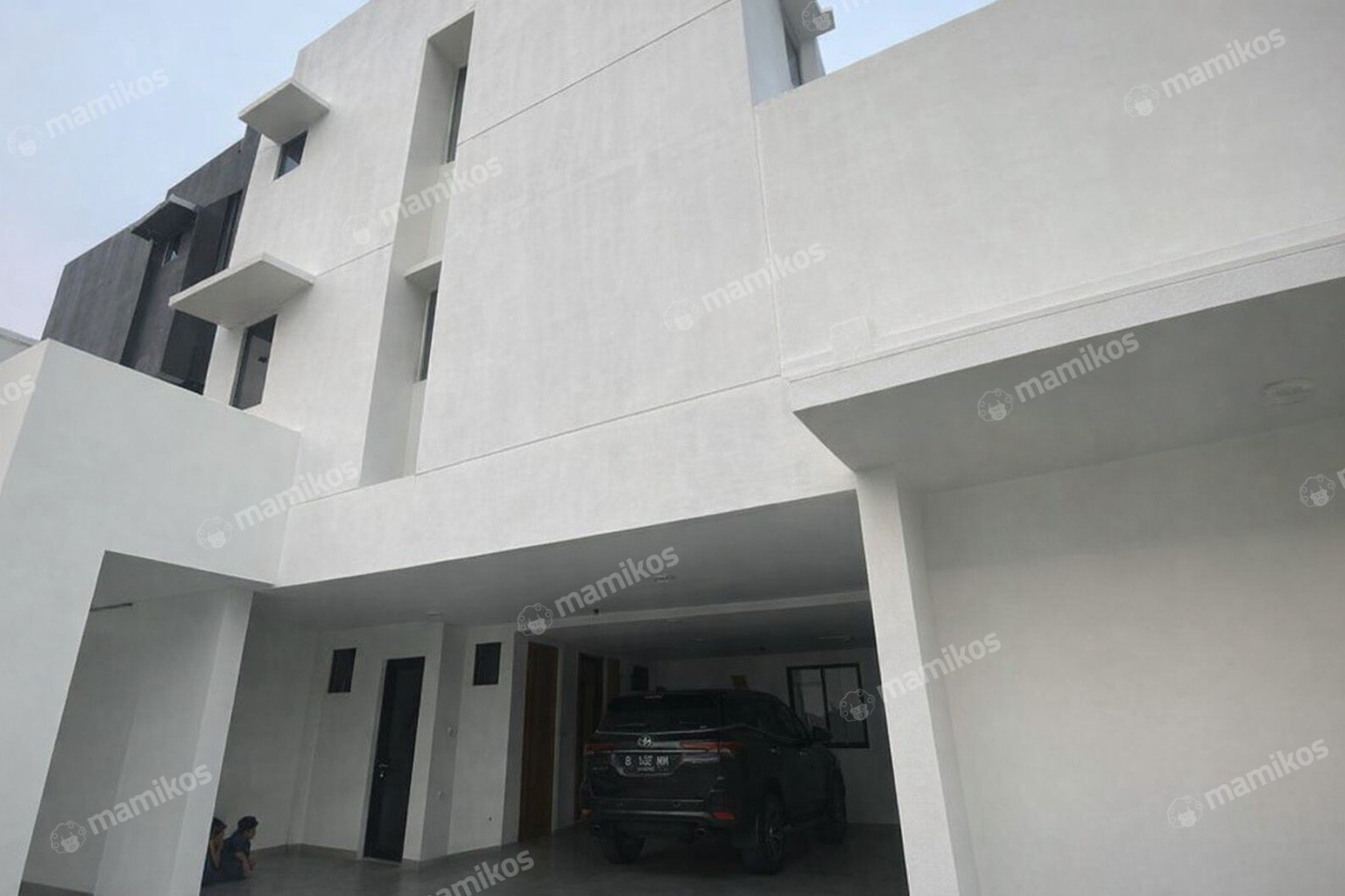 Rumah 5 Kamar Tidur 4 Kamar Mandi 4 Lantai Kemang Jakarta Selatan