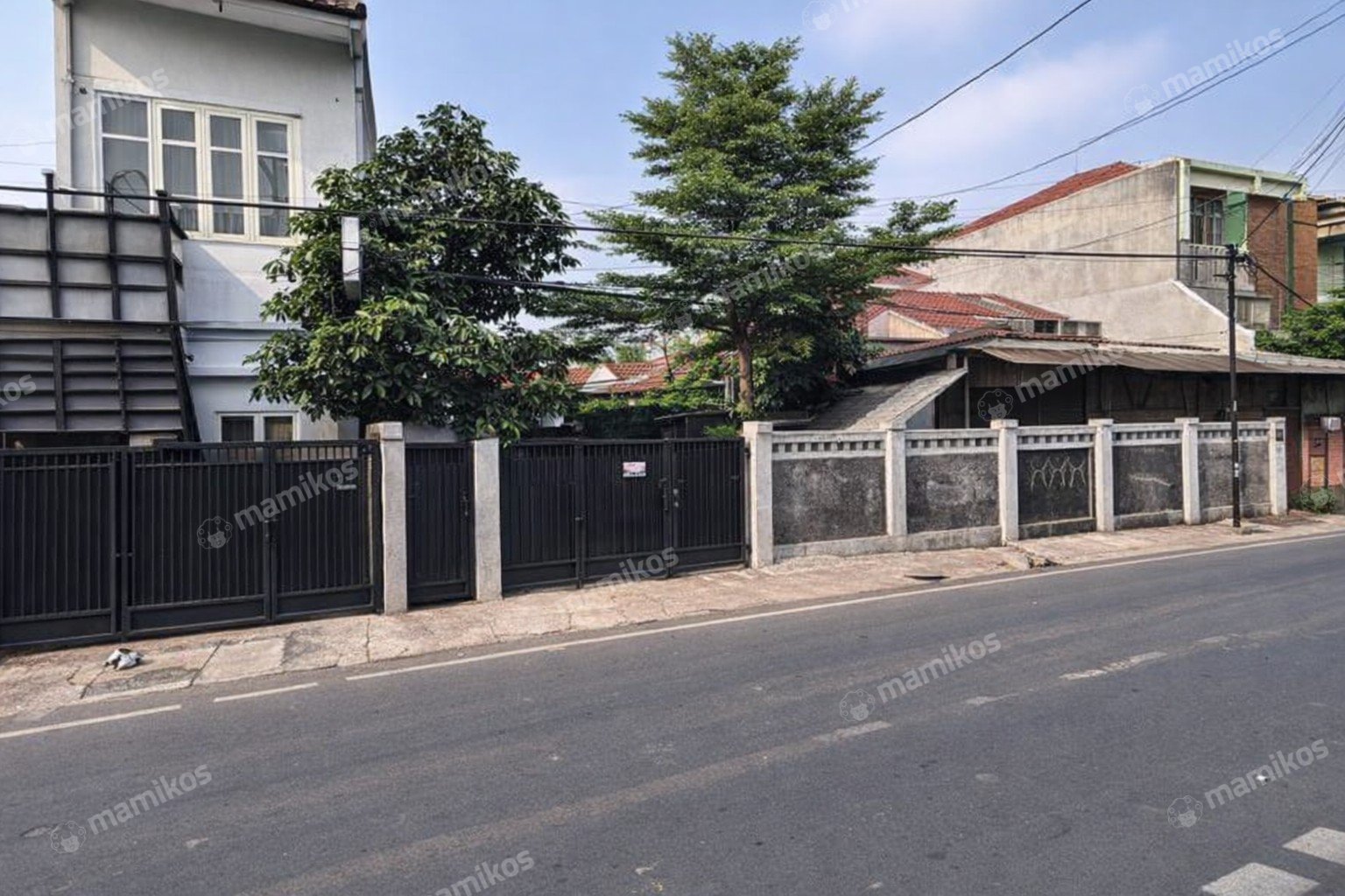 Rumah Sertifikat SHM 10 Kamar Tidur 6 Kamar Mandi Kebon Jeruk Jakarta Barat