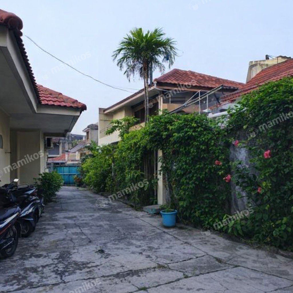 Rumah Sertifikat SHM 9 Kamar Tidur 7 Kamar Mandi Tanjung Duren Jakarta Barat - Photo 4