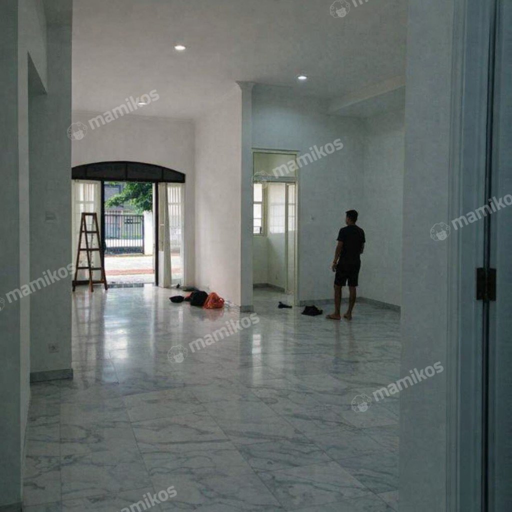 Rumah Sertifikat SHM 4 Kamar Tidur 3 Kamar Mandi Intercon Jakarta Barat - Photo 2