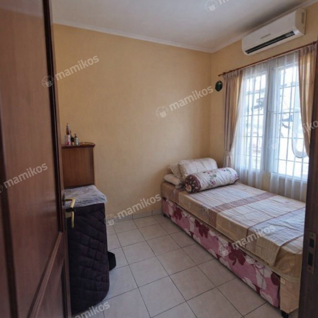 Rumah Sertifikat SHM 2 Kamar Tidur 1 Kamar Mandi Kota Wisata Jakarta Timur - Photo 4
