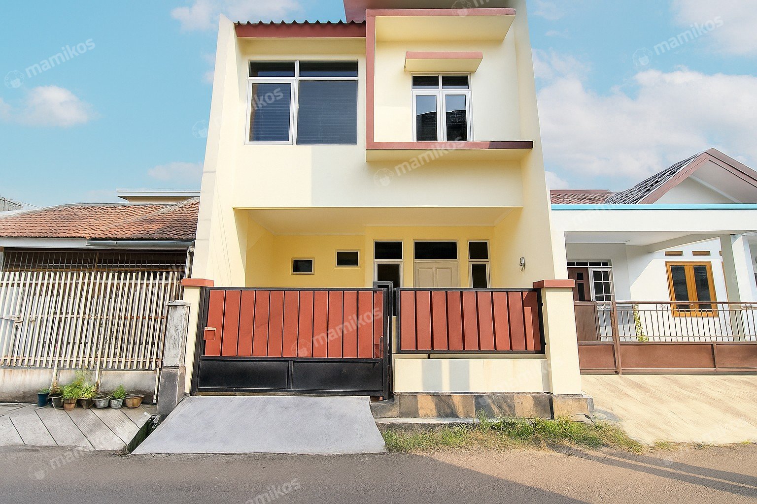 Rumah Sertifikat SHM 3 Kamar Tidur 2 Kamar Mandi Puri Indah Jakarta Barat