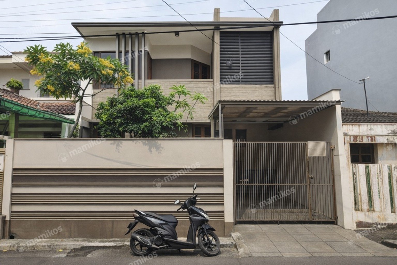 Rumah Sertifikat SHM 3 Kamar Tidur 3 Kamar Mandi Sunrise Garden Jakarta Barat