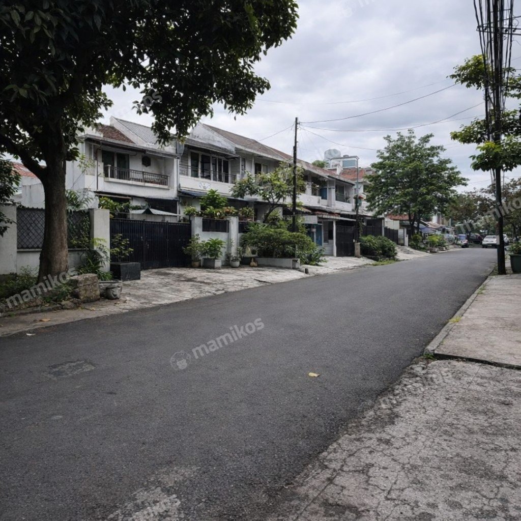 Rumah Sertifikat SHM 3 Kamar Tidur 2 Kamar Mandi Kebayoran Baru Jakarta Selatan - Photo 2