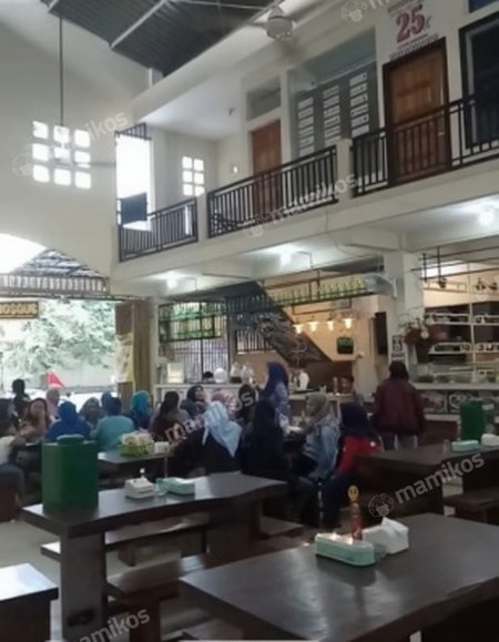 Rumah Sertifikat SHM 12 Kamar Tidur 8 Kamar Mandi Tambaksari Surabaya - Photo 3