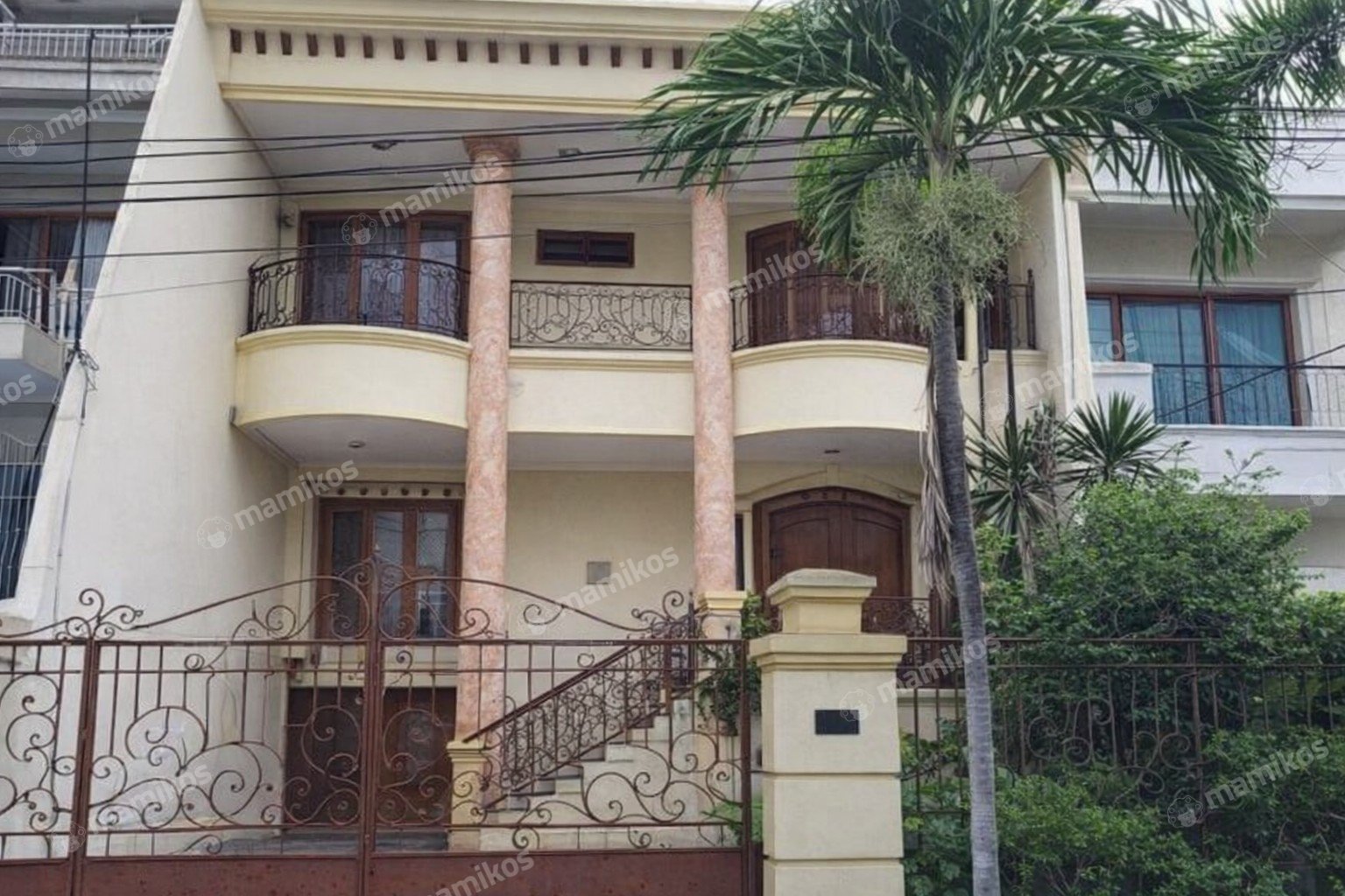 Rumah Sertifikat SHM 7 Kamar Tidur 6 Kamar Mandi Sunter Jakarta Utara