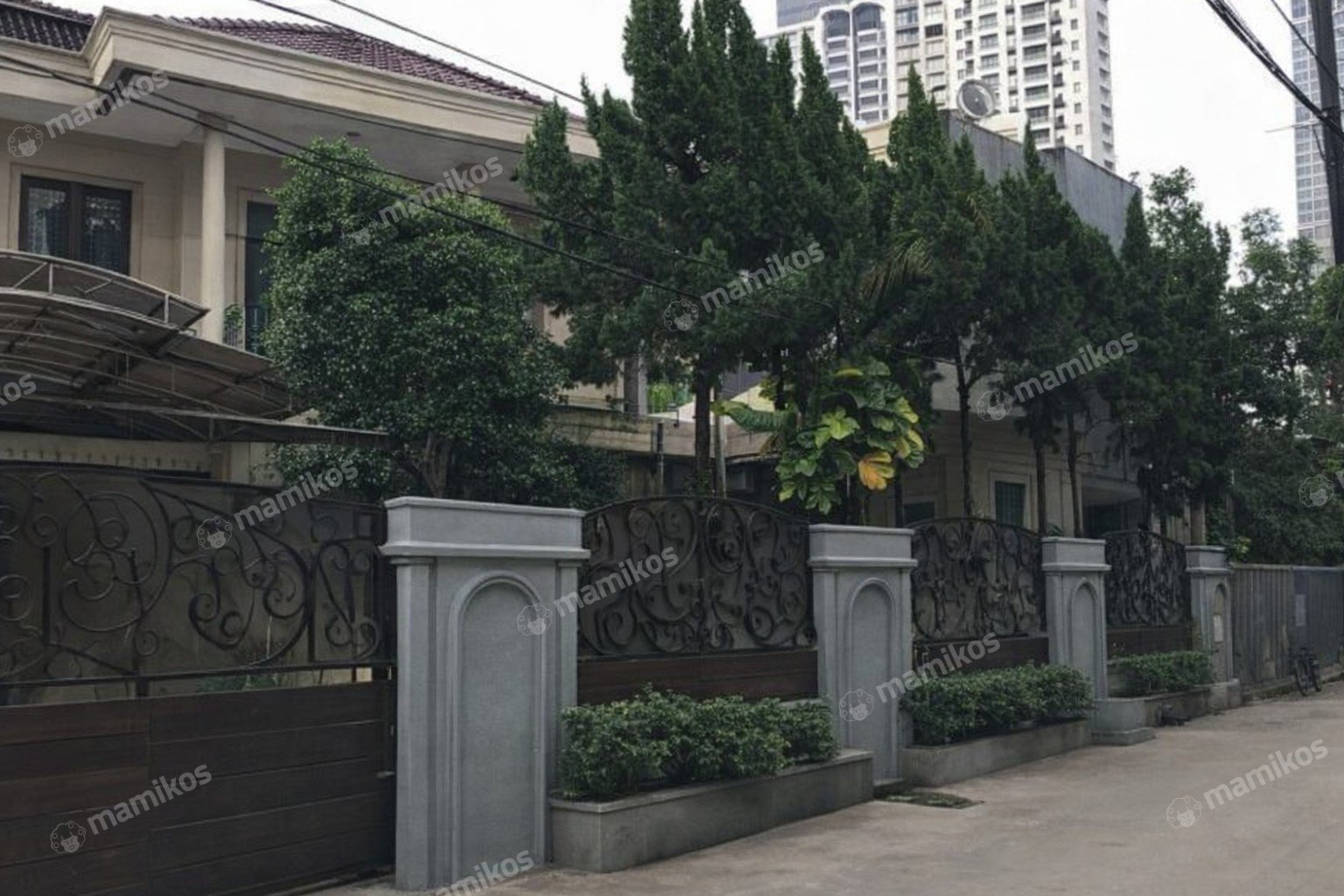 Rumah Sertifikat SHM 7 Kamar Tidur 7 Kamar Mandi Pakubuwono Jakarta Selatan