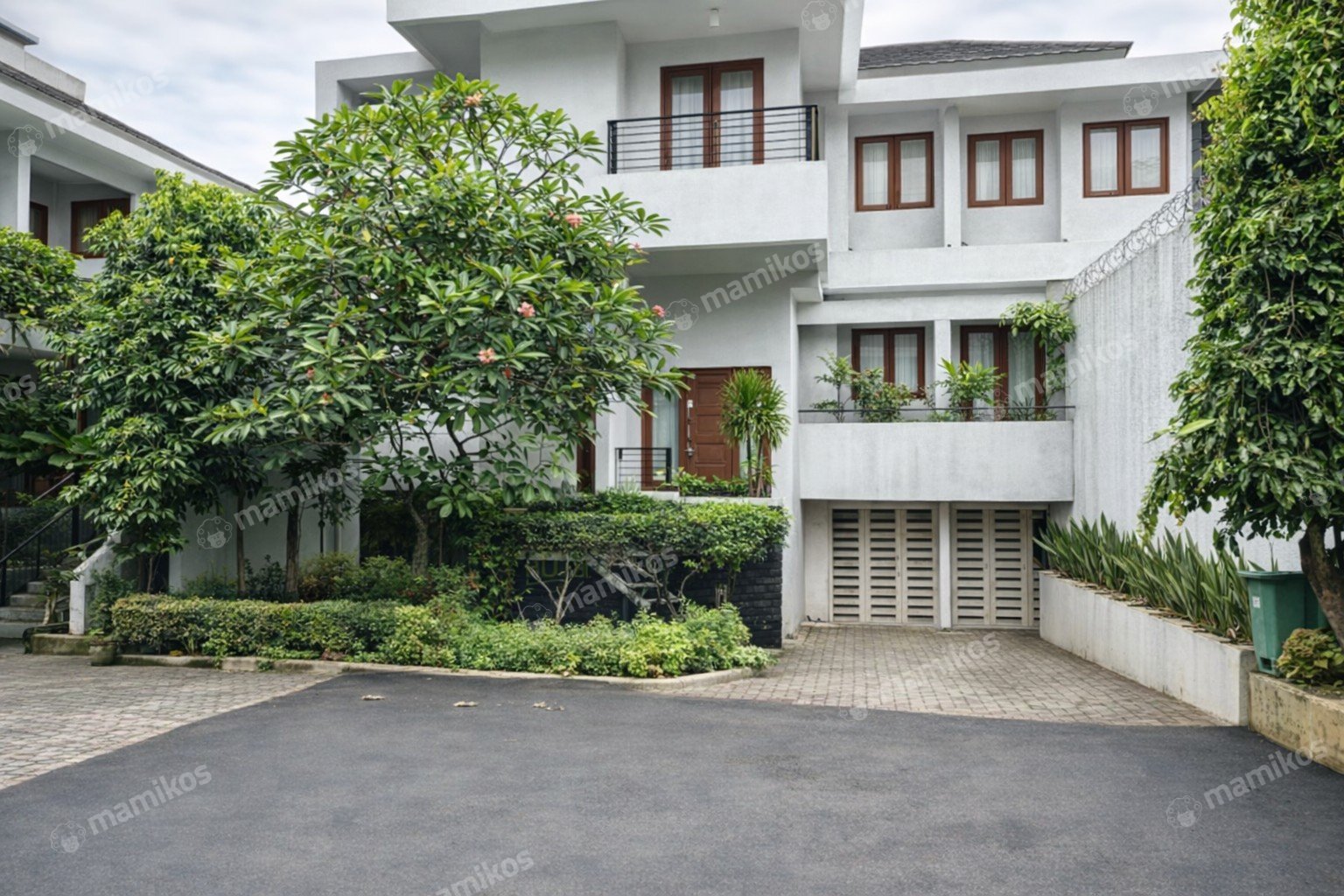 Rumah Sertifikat HGB 3 Kamar Tidur 3 Kamar Mandi Lebak Bulus Jakarta Selatan